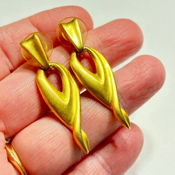 Pierced earrings rich brushed finish gold mod drop dangle doorknocker style - Picture 2 of 5